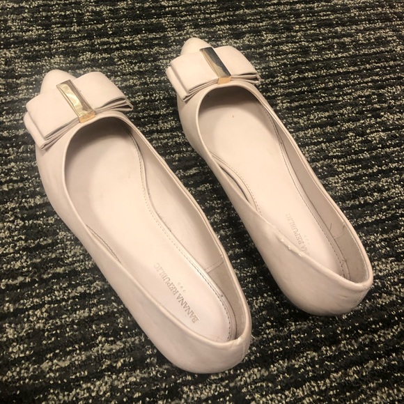 Banana Republic Leather Flats with Bows - Picture 2 of 4